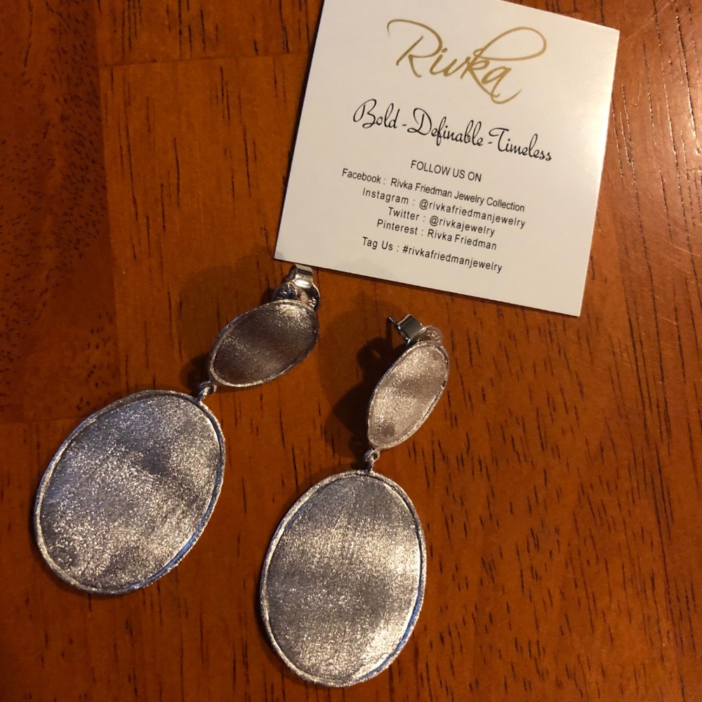 RIVKA FRIEDMAN Satin Wavy Oval Drop Earrings - Picture 4 of 5